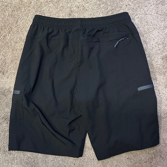 NWT Hugut Mens Cargo Shorts Utility Zipper Pocket Athletic Casual Black Size M - Picture 2 of 7